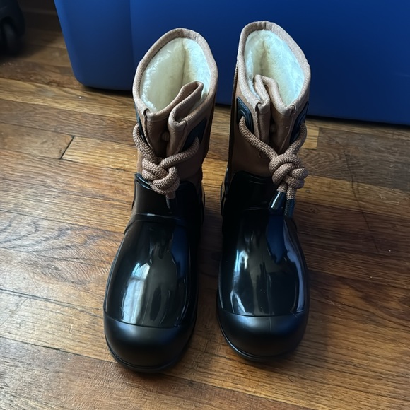 Ugg Raincloud Waterproof Boots - Picture 10 of 11